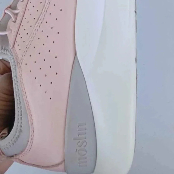 Moshn by Klogs pink leather athletic  sneaker shoes - Picture 2 of 6